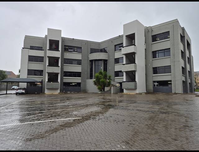 330M² OFFICE TO LET IN SUNNINGHILL